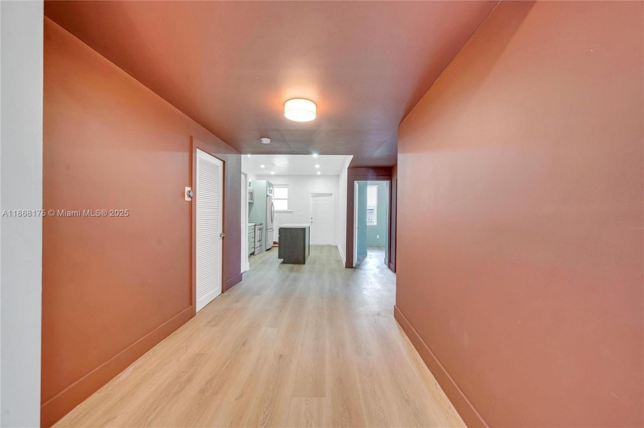 893 NE 81st St, Miami, FL 33138 Photo