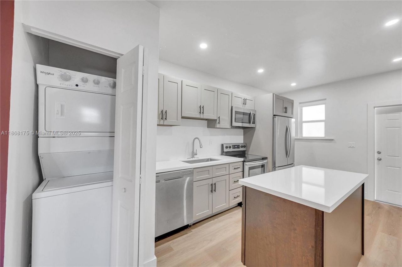 893 NE 81st St, Miami, FL 33138 Photo