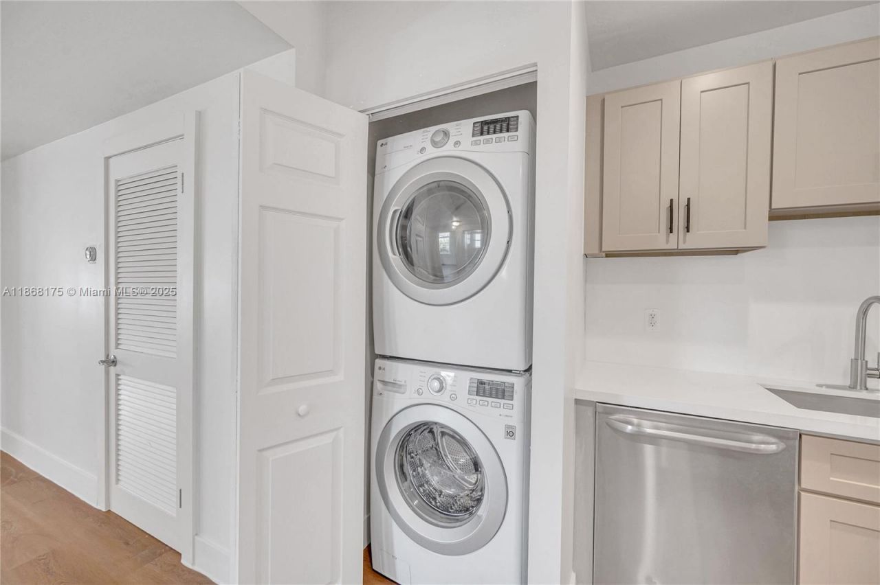 893 NE 81st St, Miami, FL 33138 Photo