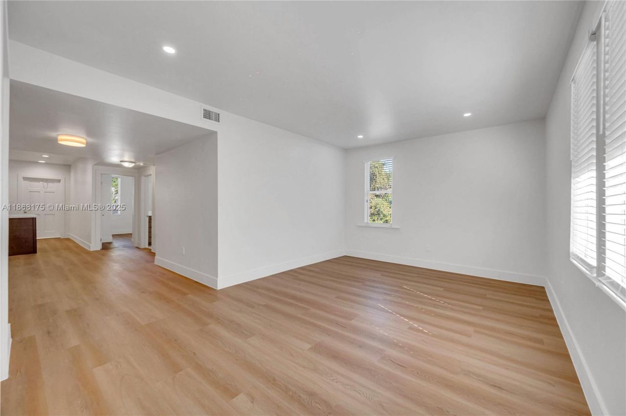 893 NE 81st St, Miami, FL 33138 Photo