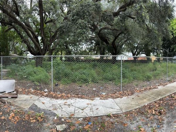 555 NE 147th St, Miami, FL 33161