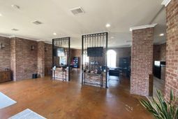 321 E 5th N Street photo 4