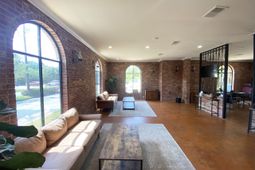 321 E 5th N Street photo 4