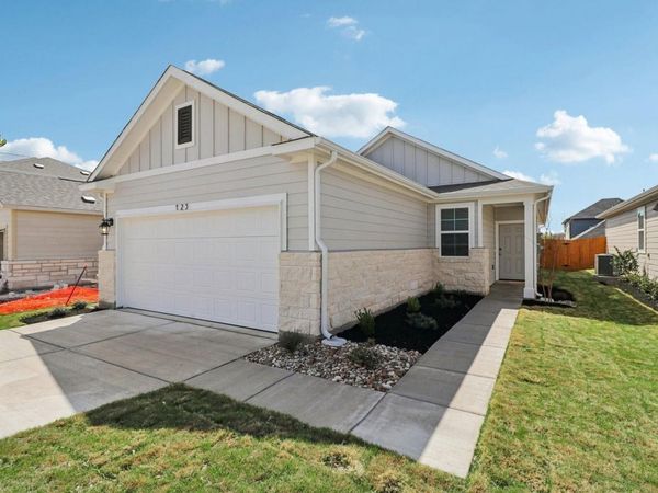 123 Two Bits LN, Elgin, TX 78621