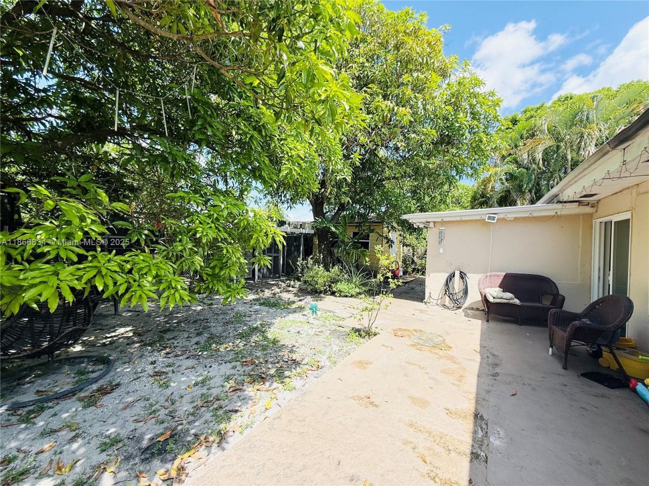 6360 W 8th Ave, Hialeah, FL 33012 Photo