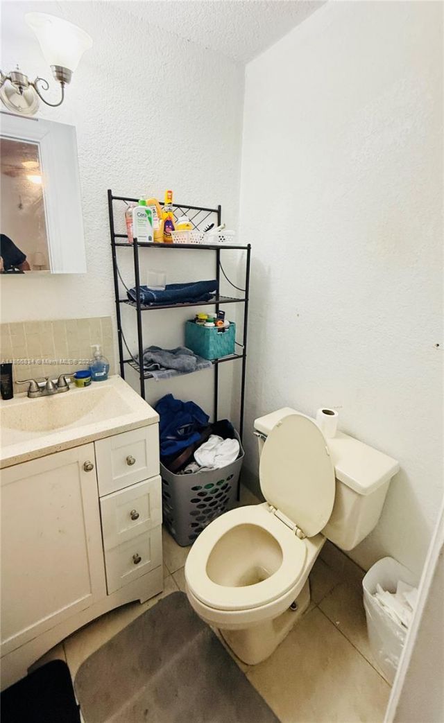 6360 W 8th Ave, Hialeah, FL 33012 Photo