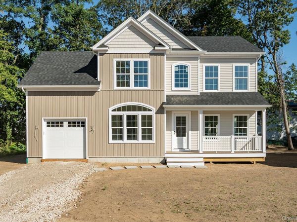 4 Gail-Grace Court, Copiague, NY 11726