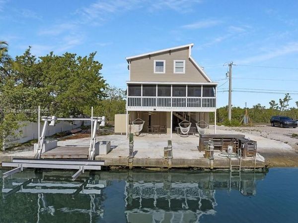 813 Hawksbill Ln, Sugarloaf, FL 33042