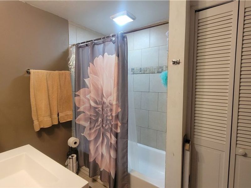 14018 Parkdale Avenue, Cleveland, OH 44111 Photo 11