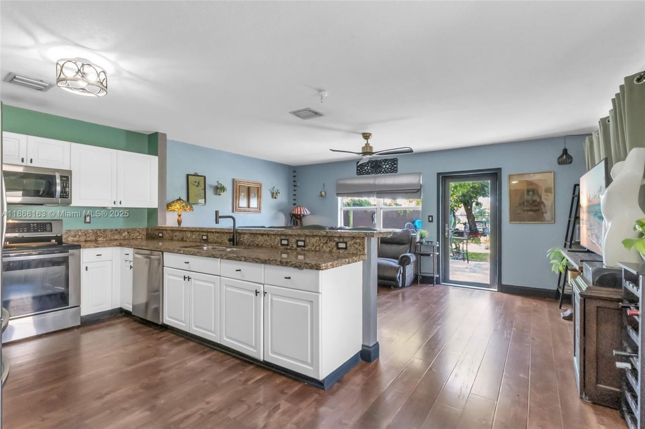 12160 SW 135th Ter, Miami, FL 33186 Photo