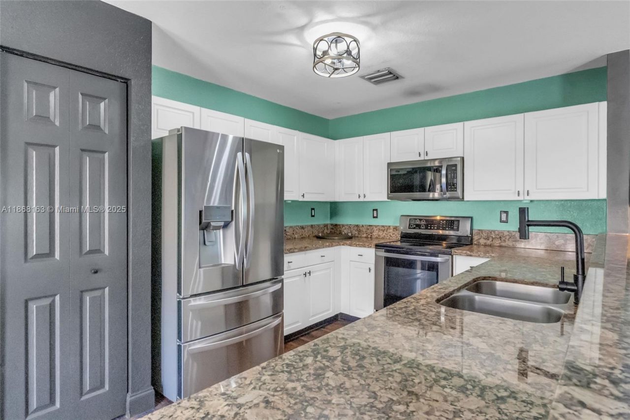 12160 SW 135th Ter, Miami, FL 33186 Photo