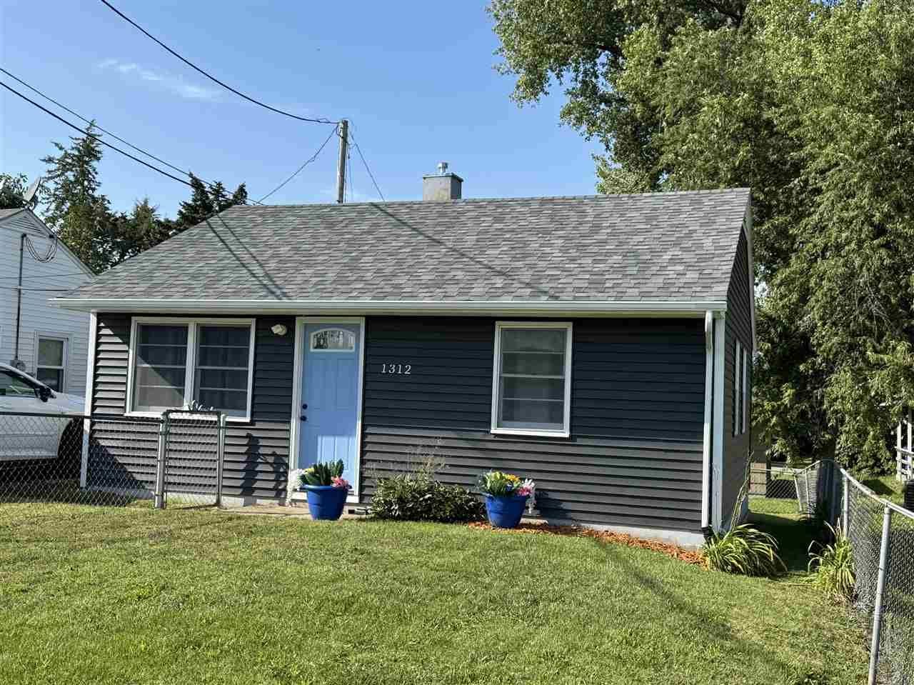 1312 Wilson Ave, Cedar Rapids, IA 52404 Main Photo