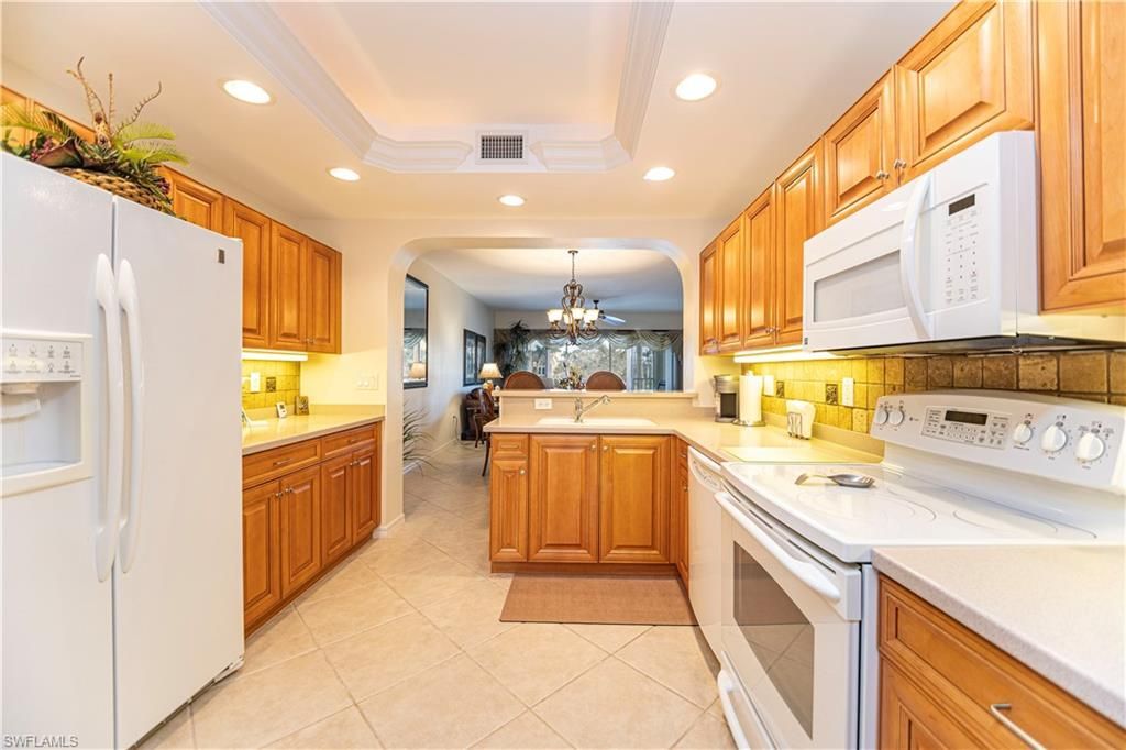 7401 Bella Lago Dr, Unit 522, Fort Myers Beach, FL 33931 Photo