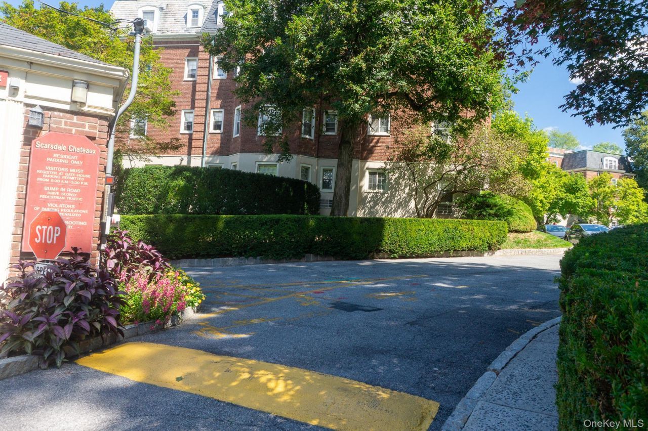 7 Chateaux Circle, Unit 7E, Scarsdale, NY 10583 Main Photo