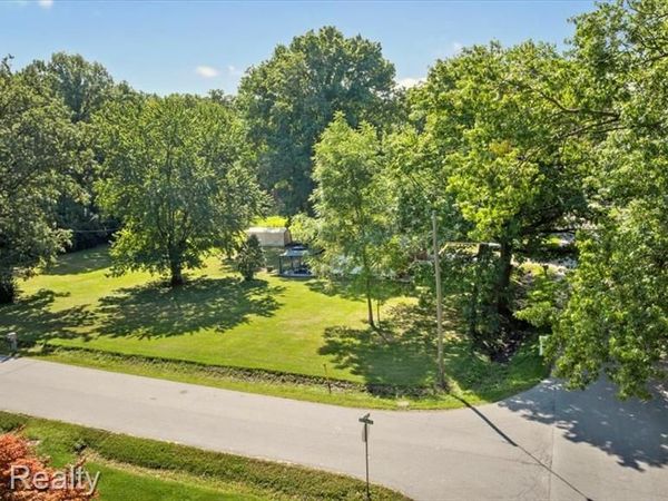 20223 Newman Drive, Brownstown Twp, MI 48183