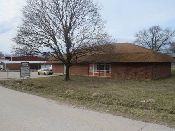 120 E Newton Street , Mansfield, MO 65704