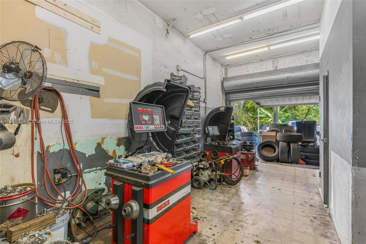 7790 SW 26th St, Miami, FL 33155 Photo