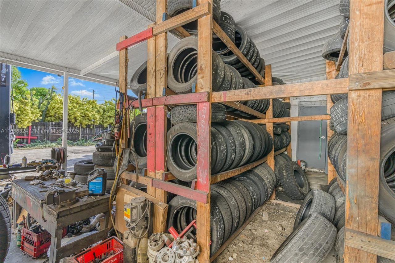 7790 SW 26th St, Miami, FL 33155 Photo