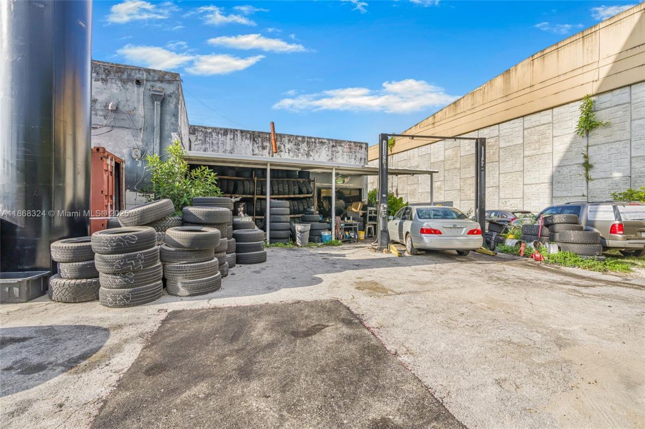 7790 SW 26th St, Miami, FL 33155 Photo