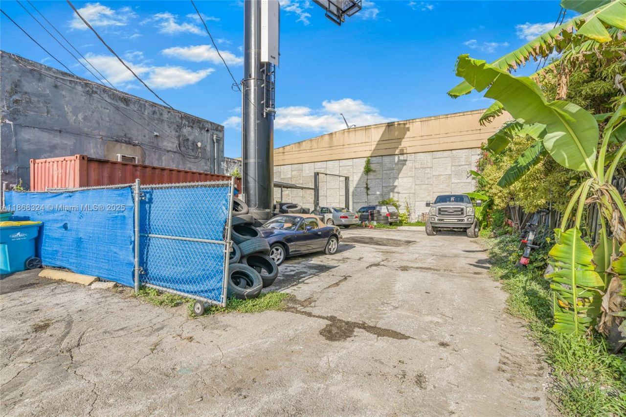 7790 SW 26th St, Miami, FL 33155 Photo