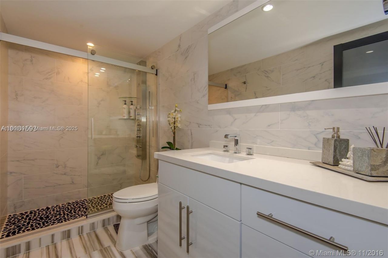 19390 Collins Ave, Unit 1121, Sunny Isles Beach, FL 33160 Photo