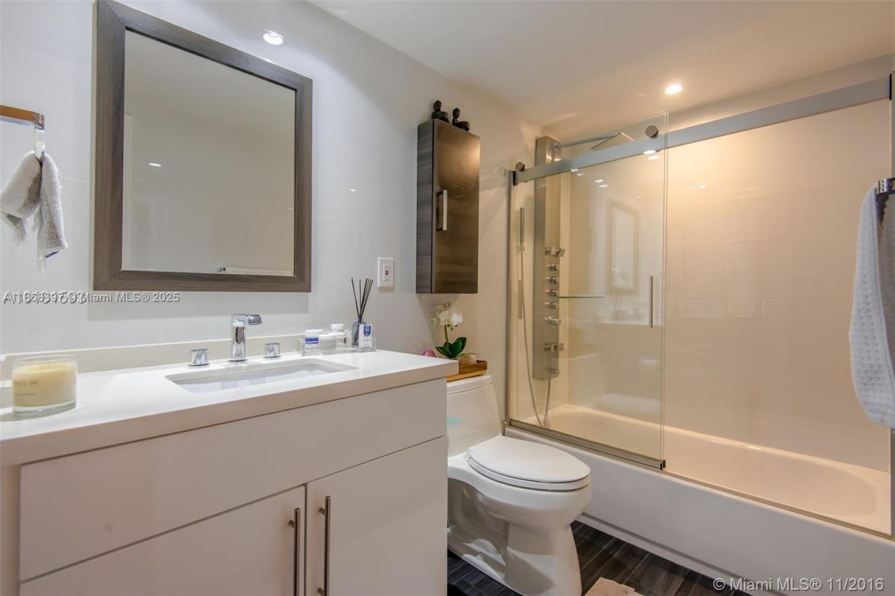 19390 Collins Ave, Unit 1121, Sunny Isles Beach, FL 33160 Photo