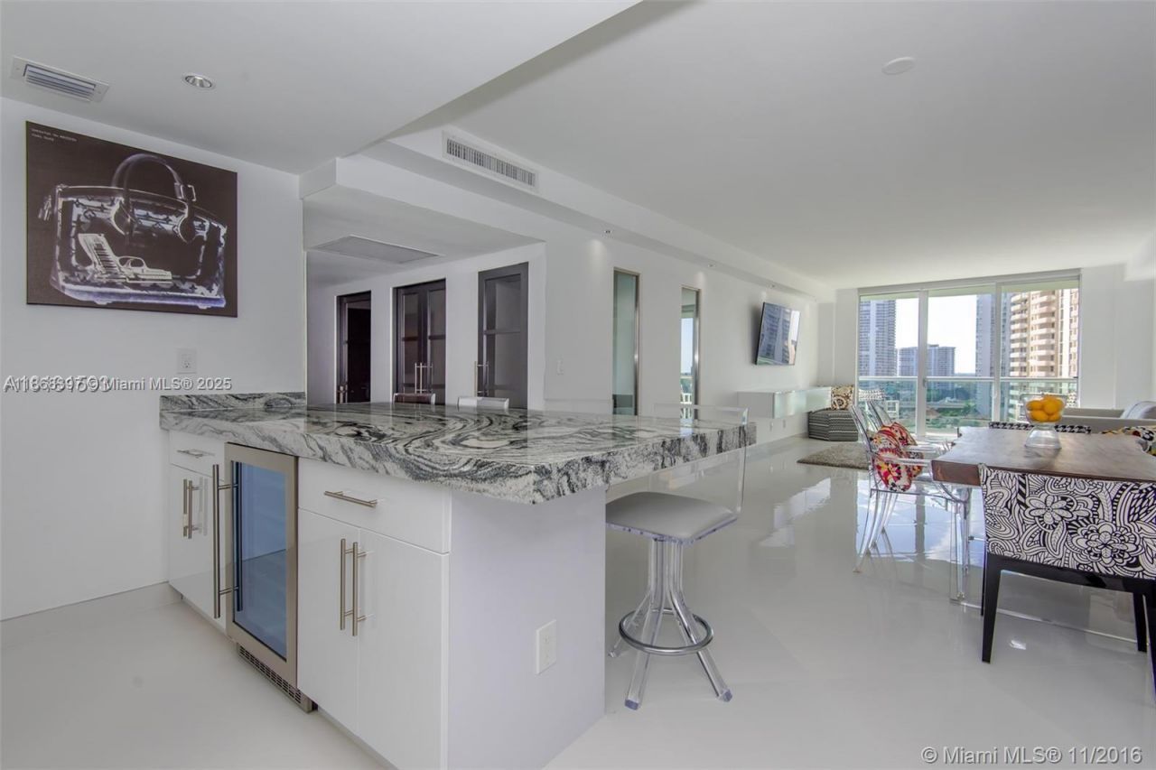 19390 Collins Ave, Unit 1121, Sunny Isles Beach, FL 33160 Photo