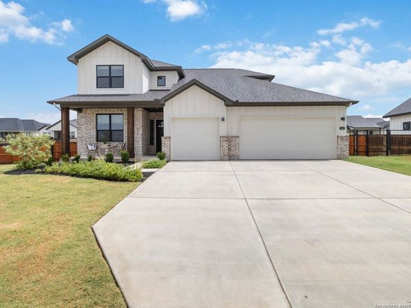 145 W Magnolia, La Vernia, TX 78121