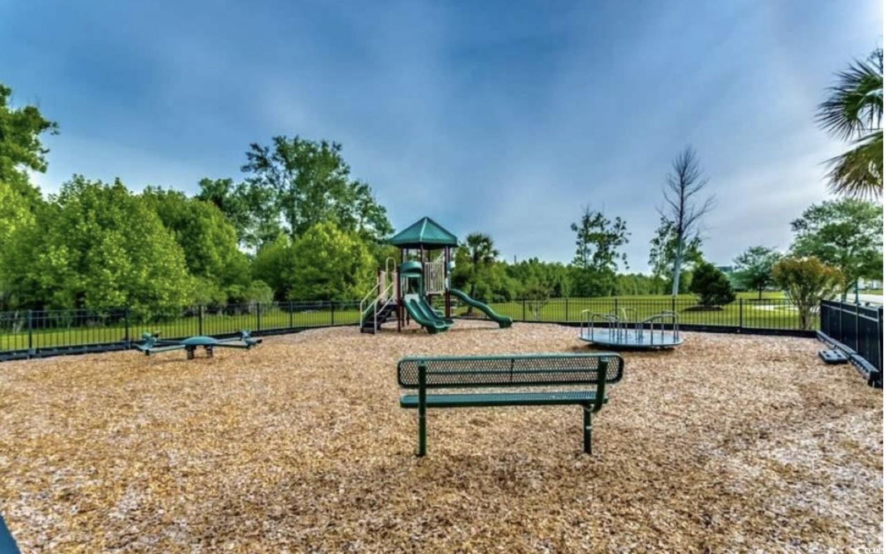 871 Waterton Ave. Photo 7