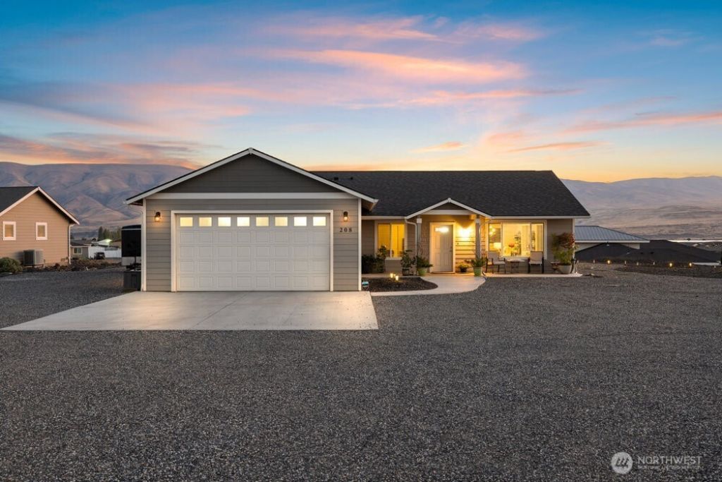 208 SW Moon River View, Mattawa, WA 99349 Main Photo