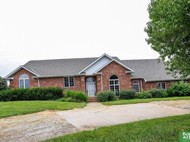 1107 Road P Road, York, NE 68467
