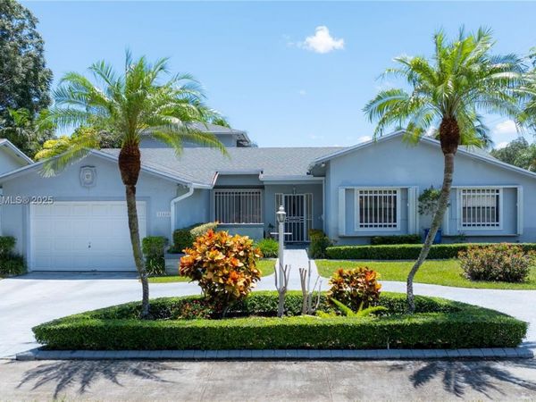 11680 SW 92nd St, Miami, FL 33176