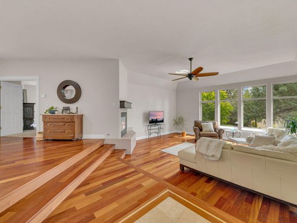 520 NW Divot Drive, Bend, OR 97703