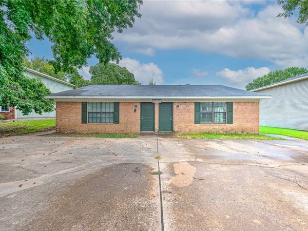 2748 & 2750 N Valencia Avenue, Fayetteville, AR 72703