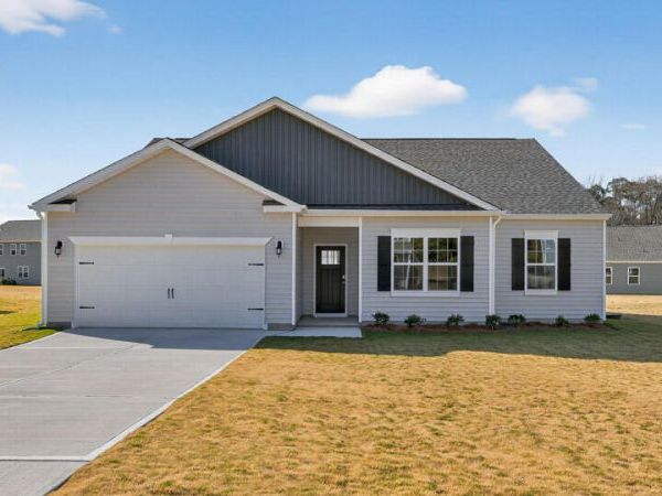 3045 Bayview Drive, Vass, NC 28394