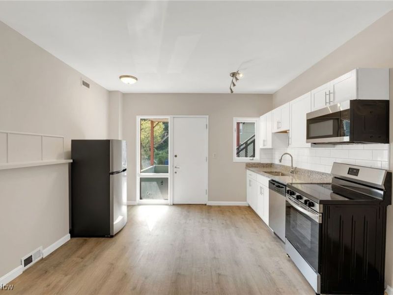 2187 Murray Hill Road, Cleveland, OH 44106 Photo 14