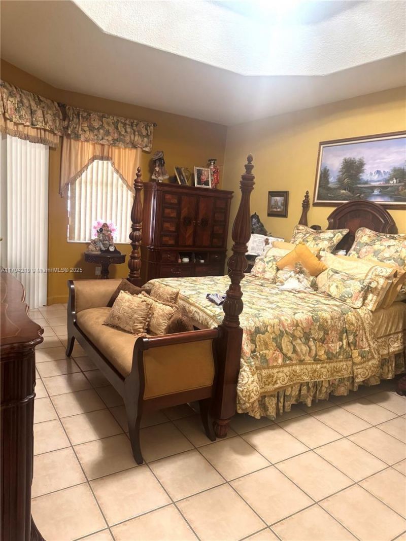 12951 NW 8th St, Miami, FL 33182 Photo