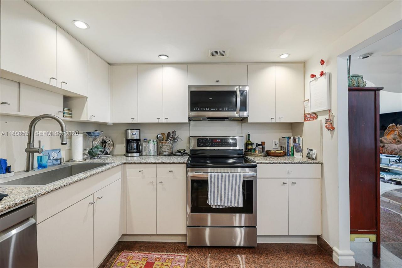 2 Grove Isle Dr, Unit B1603, Miami, FL 33133 Photo