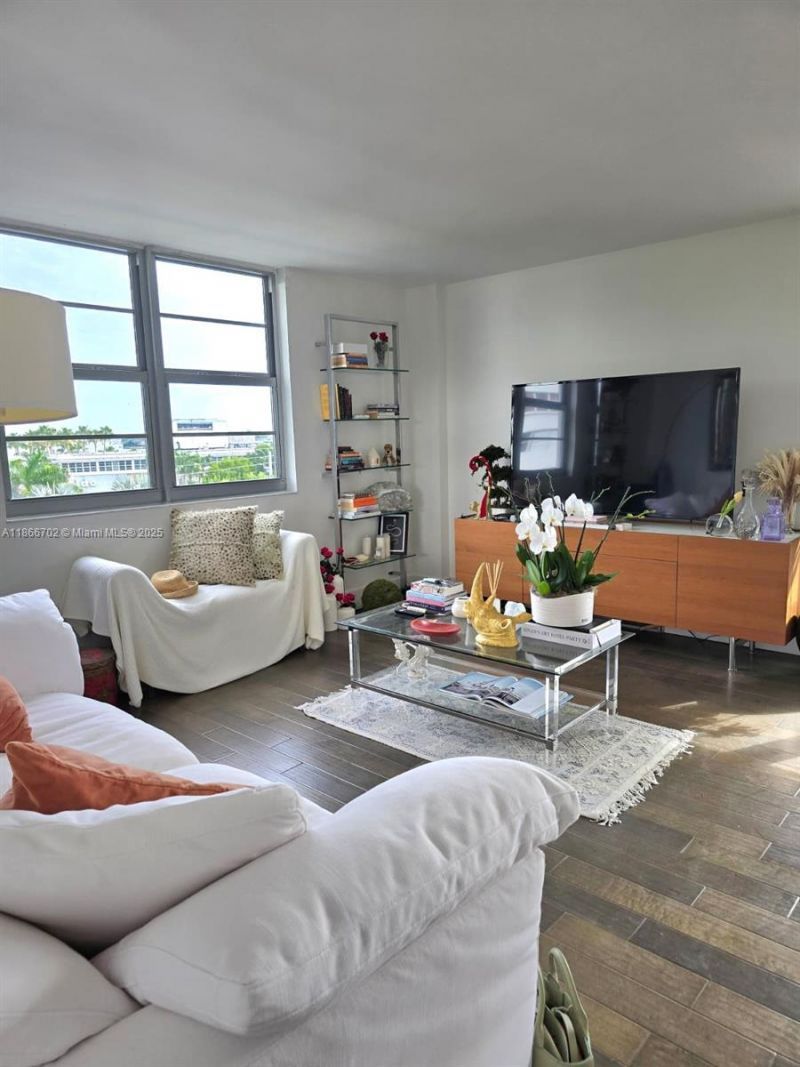 5 Island Ave, Unit 5J, Miami Beach, FL 33139 Photo