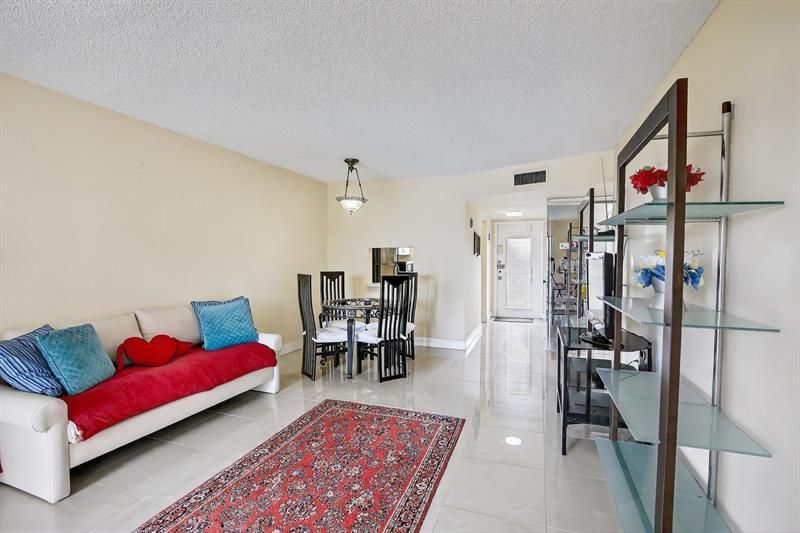 8100 Sunrise Lakes Boulevard, Unit 303, Sunrise, FL 33322 Photo