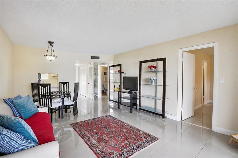 8100 Sunrise Lakes Boulevard, Unit 303, Sunrise, FL 33322 Photo