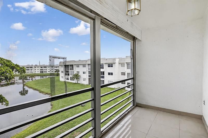 8100 Sunrise Lakes Boulevard, Unit 303, Sunrise, FL 33322 Photo