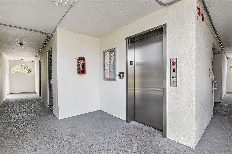 8100 Sunrise Lakes Boulevard, Unit 303, Sunrise, FL 33322 Photo