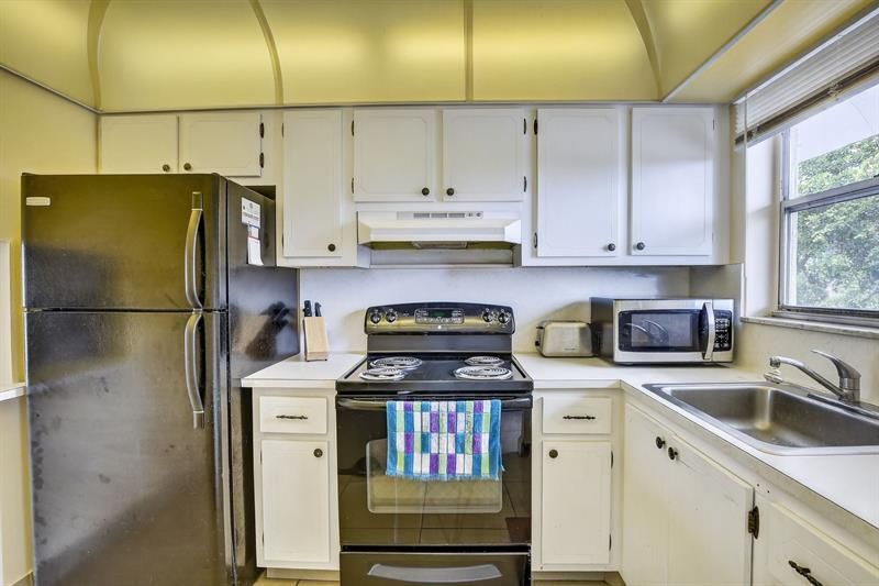 8100 Sunrise Lakes Boulevard, Unit 303, Sunrise, FL 33322 Photo