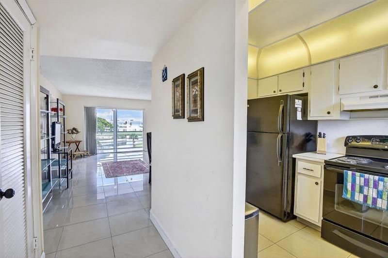 8100 Sunrise Lakes Boulevard, Unit 303, Sunrise, FL 33322 Photo
