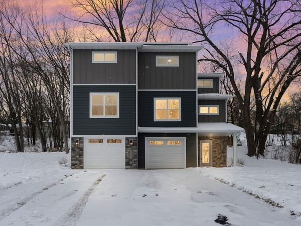 2817 Victoria Street N, Roseville, MN 55113