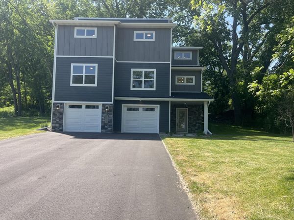 2817 Victoria Street N, Roseville, MN 55113