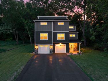 2817 Victoria Street N, Roseville, MN 55113