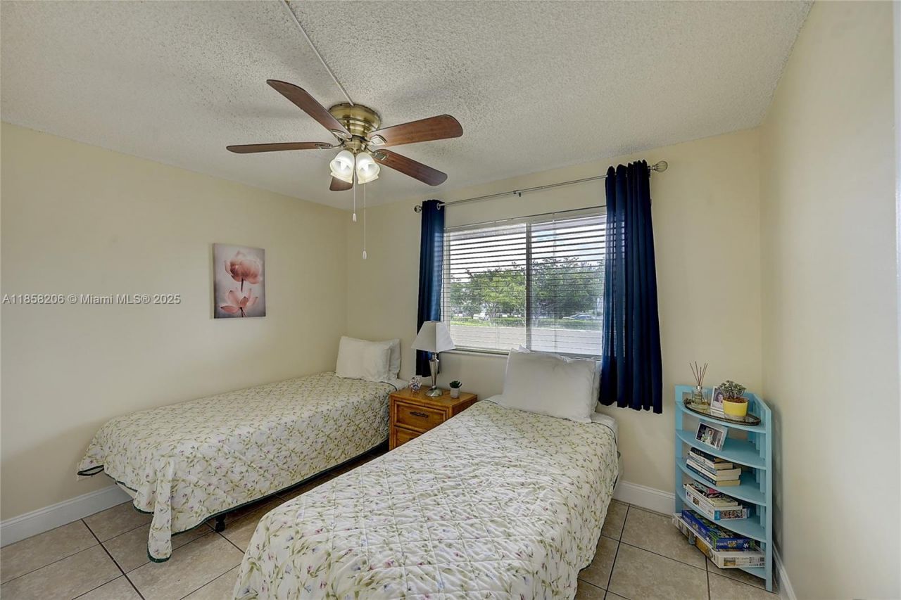 3186 Via Poinciana, Unit 203, Lake Worth, FL 33467 Photo