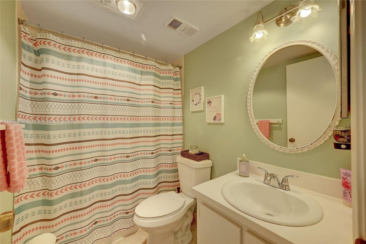 3186 Via Poinciana, Unit 203, Lake Worth, FL 33467 Photo